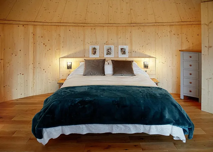 Craigmaddie Muir Roundhouse With Hot Tub Romantic, Luxury, Rural Stay For 2 Near Milngavie